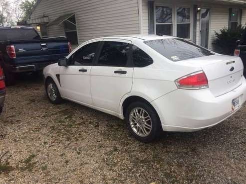07 Ford focus GAS SAVER - cars & trucks - by owner - vehicle... for sale in Evansville, IN