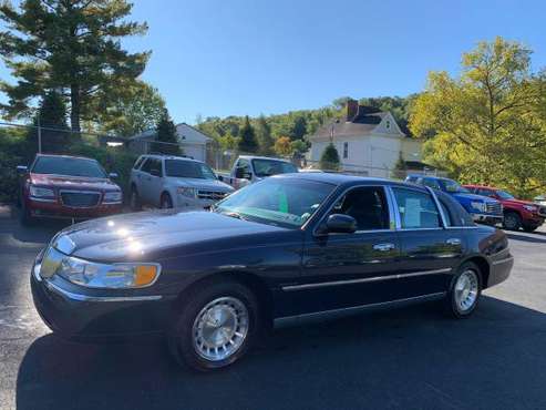 1999 Lincoln Town Car - cars & trucks - by dealer - vehicle... for sale in Washington, PA