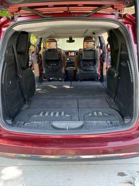2019 Pacifica LIMITED Fully Loaded TVS, Blu-Ray, Exotic Interior for sale in Royal Oak, MI