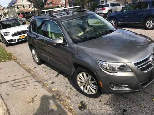 2011 WV Tiguan AWD SEL, Navigation, Sunroof, 1 Owner Clean Carfax for sale in Yonkers, NY