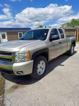 2007 CHEVY SILVERADO - - by dealer - vehicle for sale in LITCHFIELD, IL