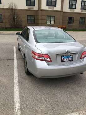 2010 Toyota Camry XLE Silver classic for sale in Naperville, IL