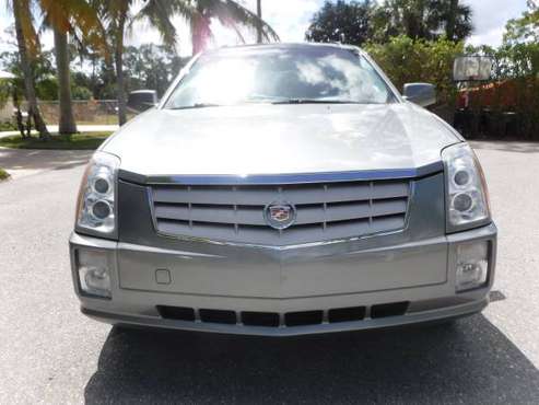 2006 CADILLAC SRX THIRD ROW LIKE NEW - cars & trucks - by dealer -... for sale in Naples, FL