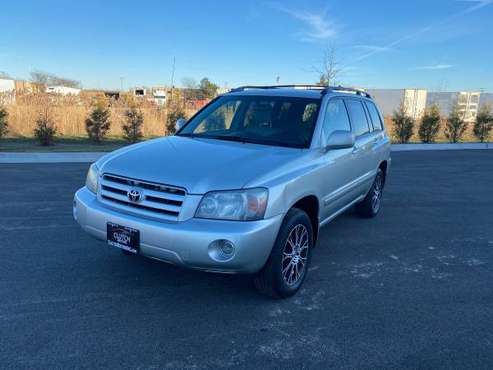 2004 Toyota Highlander AWD - cars & trucks - by owner - vehicle... for sale in Lake Bluff, IL