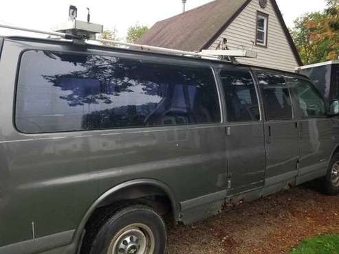 2000 chevrolet express 1 ton for sale in Appleton, WI