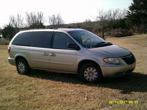 2005 Chrysler Town & Country LX Minivan - cars & trucks - by owner -... for sale in Chandler, OK