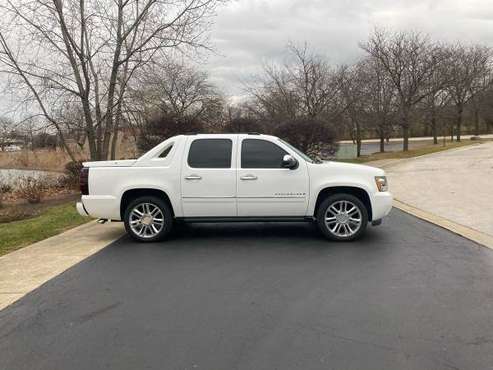 2009 Chevrolet Avalanche LTZ - cars & trucks - by owner - vehicle... for sale in Elwood, IL