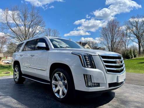2018 Cadillac Escalade Premium Luxury 4WD 32, 000 Miles DVD FLAWLESS for sale in Saint Louis, MO