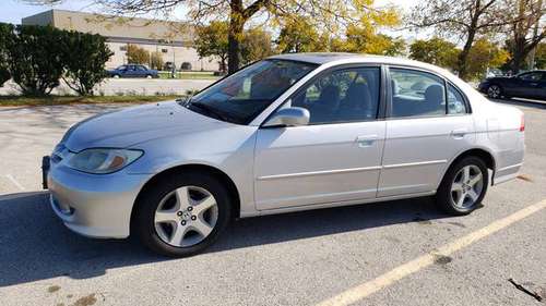Selling a beautiful 2005 Honda civic runs great for sale in milwaukee, WI