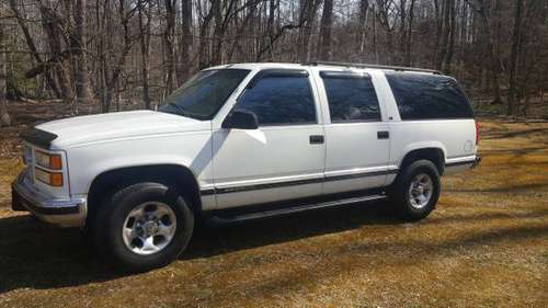 1999 GMC SUBURBAN 2500 454 7.4ltr 2WD - cars & trucks - by owner -... for sale in Triangle, District Of Columbia