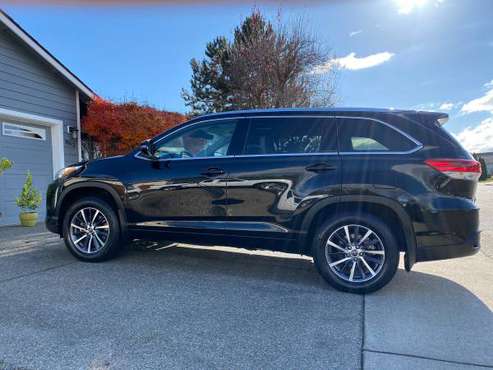 2017 Toyota Highlander XLE - cars & trucks - by owner - vehicle... for sale in Grants Pass, OR