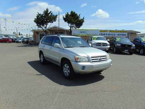 2004 TOYOTA HIGHLANDER WITH 3 ROW SEAT - cars & trucks - by dealer -... for sale in Eugene, OR