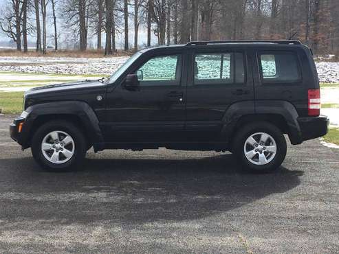 2012 Jeep Liberty 4X4 No Rust! Nice! Only $6450 - cars & trucks - by... for sale in Chesterfield, MI