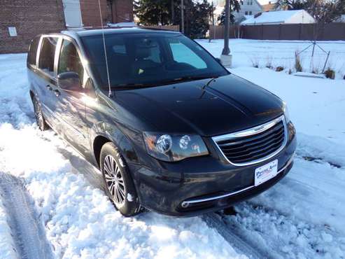 2014 Chrysler Town and Country - cars & trucks - by dealer - vehicle... for sale in Cleveland, OH