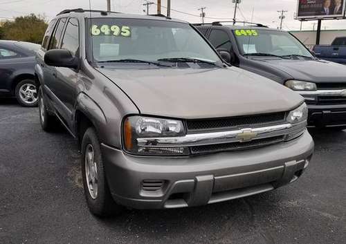 '05 Chevrolet Trailblazer LS - cars & trucks - by dealer - vehicle... for sale in Wichita, KS