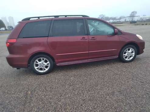 2005 Toyota sienna stow and go power sliders and lift gate loaded... for sale in Madison, WI