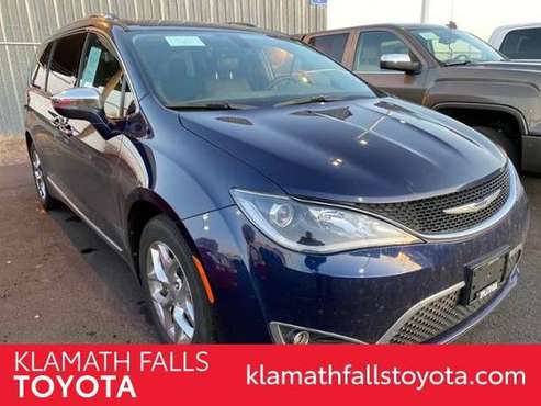 2017 Chrysler Pacifica Limited FWD Minivan, Passenger - cars &... for sale in Klamath Falls, OR
