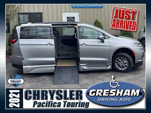 Wheelchair/Handicap Accessible 2021 Chrysler Pacifica Touring for sale in MI