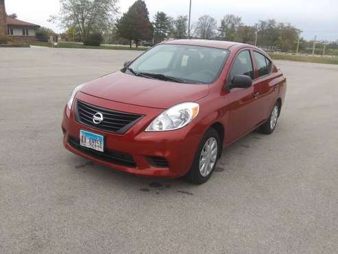 Nissan Versa, Only 18K Miles, Runs Great-Like New, CD, ColdAC - cars & for sale in Palos Heights, IL