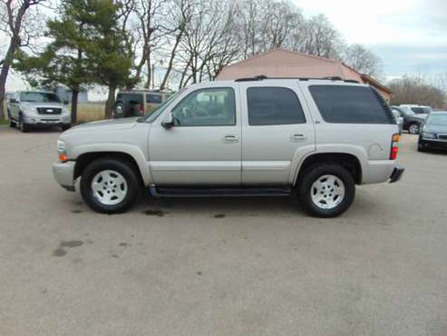 2004 CHEVY TAHOE LT 3RDROW 4DR 4X4 DVD V8 MOONROOF XCLEAN RUNS NEW... for sale in Union Grove, WI
