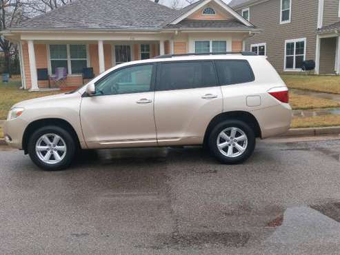 Toyota Highlander xle - cars & trucks - by owner - vehicle... for sale in Memphis, TN