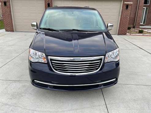 2015 chrysler town country touring l - cars & trucks - by dealer -... for sale in Sterling Heights, MI