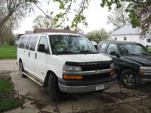 2004 chevy express van for sale in Laurel, IA