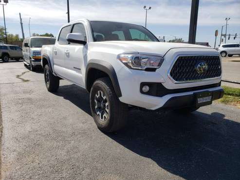 CLEAN!!! 2019 TYOTA TACOMA 4X4 OFF ROAD!!!! - cars & trucks - by... for sale in Norman, KS