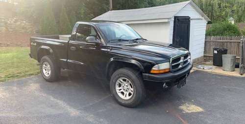 04 Dodge Dakota 4x4 - cars & trucks - by owner - vehicle automotive... for sale in leominster, MA