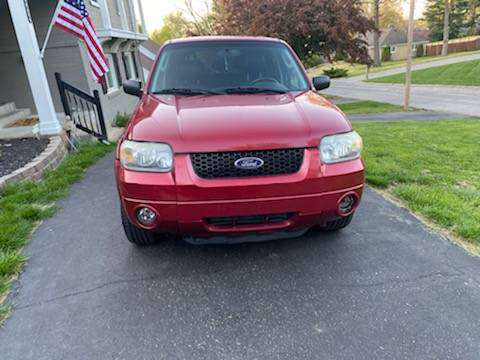 2006 Ford Escape limited looks runs and drives great 200 k - cars & for sale in Kansas City, MO