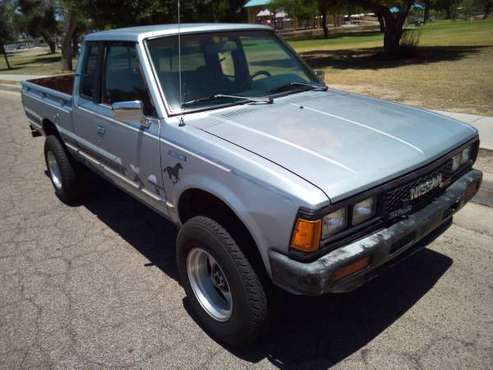 ***REDUCED*** 1984 NISSAN 720 4X4 KING CAB TRUCK DELUXE MODEL EDITION for sale in Tucson, NV