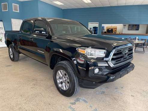 2018 Toyota Tacoma SR5 Truck LIKE NEW 29K Miles TowPackage Clean for sale in Okeechobee, FL