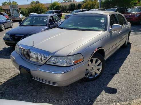 2003 *Lincoln* *Town Car* *4dr Sedan Signature* Silv - cars & trucks... for sale in Woodbridge, District Of Columbia