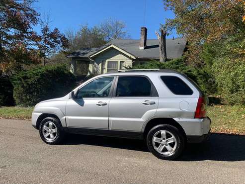 SUV Kia Sportage low miles 4x4 - cars & trucks - by owner - vehicle... for sale in Knoxville, TN
