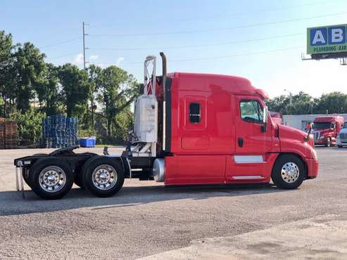 2015 Freightliner Cascadia EVO Midroof Flatbed sleeper semi truck 394k for sale in treasure coast, FL