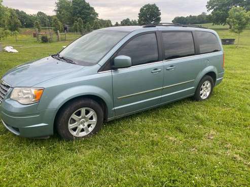 2010 Chrysler Town and Country Touring Edition minivan - cars & for sale in TN