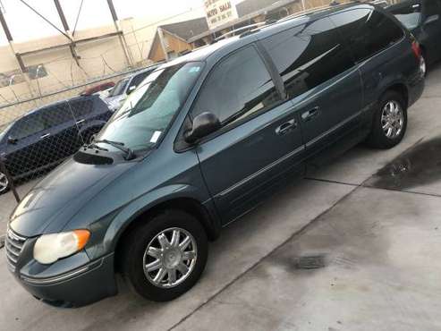 2005 chrysler town and country - cars & trucks - by dealer - vehicle... for sale in Phoenix, AZ