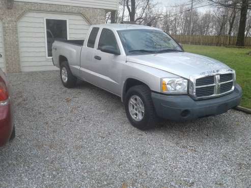 2007 Dodge Dakota 4x4 19K miles - cars & trucks - by owner - vehicle... for sale in Canton, OH