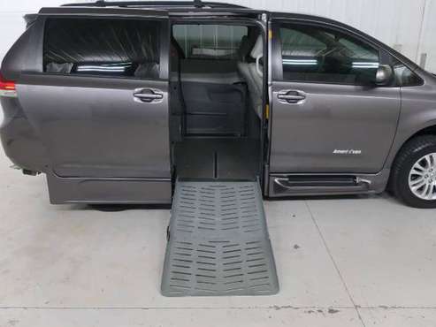 2013 Toyota Sienna XLE FWD 8-Passenger V6 EnterVan Leather 43,000 Mi. for sale in Caledonia, IN