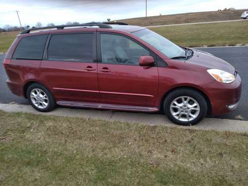 2005 Toyota sienna XLE stow and go duel power sliders liftgate nice... for sale in Madison, WI