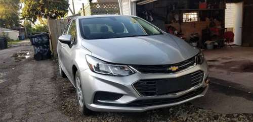 2018 chevy cruze Super low miles for sale in Hammond, IL