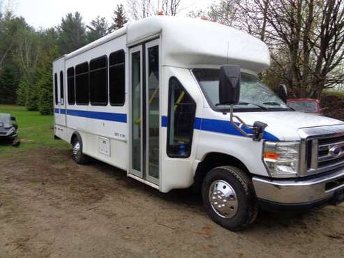 2009 e450 van with lift for sale in Peru, NY