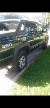 04 Chevy Avalanche for sale in WAUKEGAN, IL