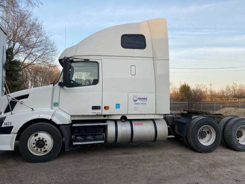 2005 volvo semi truck - cars & trucks - by owner - vehicle... for sale in Crest Hill, IL