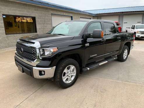 2018 Toyota Tundra Crew Cab SR5 4x4 5.7L V8 Loaded!! for sale in Hannibal, MO