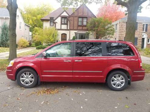 2008 Chrysler Town & Country Limited mini-van for sale in milwaukee, WI