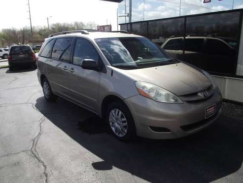 2006 Toyota Sienna LE One Owner Clean CarFax 1695 Down BHPH - cars for sale in Des Moines, IA