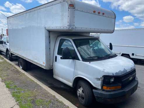 2005 CHEVY 16 foot BOX TRUCK for sale in Island Park, NY