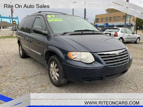 2007 Chrysler Town & Country Touring for sale in Detroit, MI
