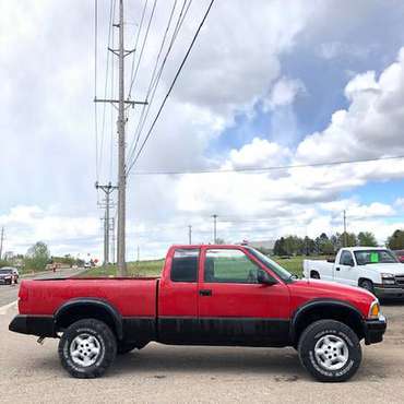 1997 CHEVROLET S10, EXT CAB, 4X4, AUTO, 6CYL, RUNS GOOD - cars & for sale in Howell, MI